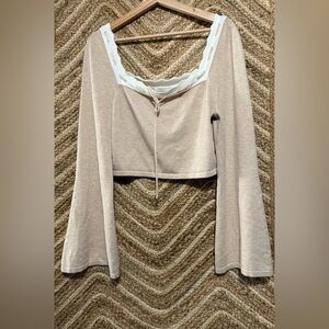 Dee Elly Women's Crop Beige Sweater Bell Sleeves,White Scallop Trim,Size XL,NWT